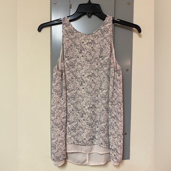 Light Pink/Cream Top w Black Floral Design - Picture 1 of 7